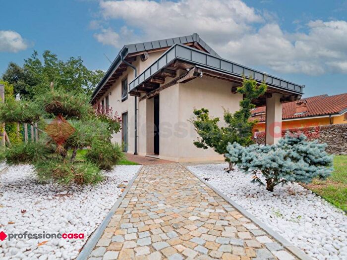 Casa con 6 locali in vendita in Via Lanteri, Centro, Cumiana
