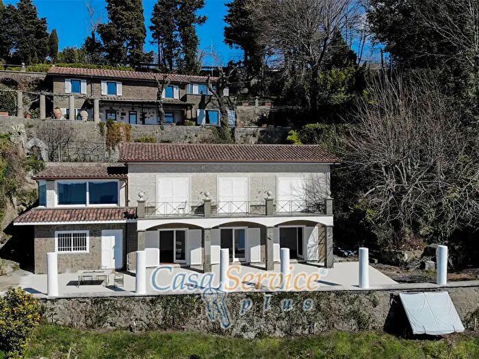 Casa con 9 locali in vendita in Via Spiaggia del Lago, Castel Gandolfo