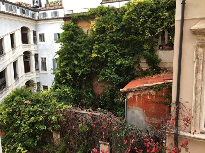 Appartamento trilocale in affitto in Campo De Fiori, Campo de Fiori, Roma