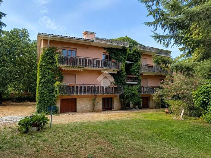 Appartamento con 6 locali in vendita in Via Pietrelcina, San Giovanni Rotondo