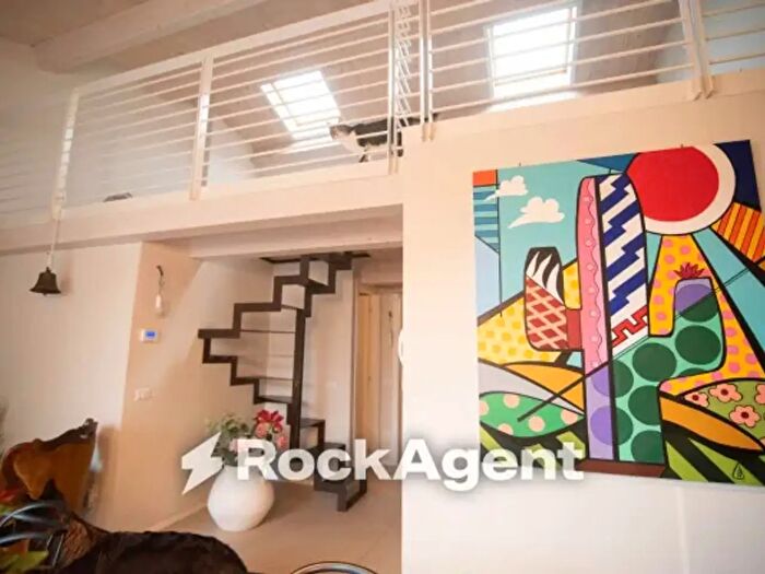 Casa con 6 locali in vendita in Pesaro