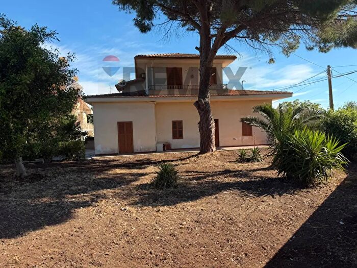 Casa con 12 locali in vendita in Via Rocciola Scrofani, Modica