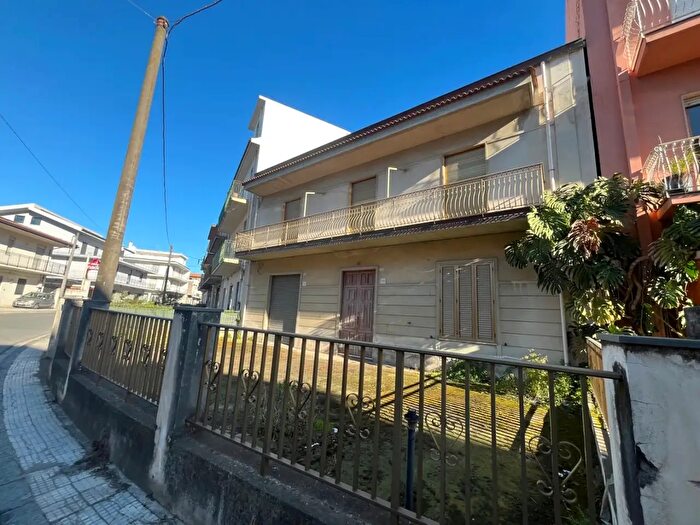 Casa con 10 locali in vendita in Via Statale SantAntonino, Barcellona Pozzo Di Gotto