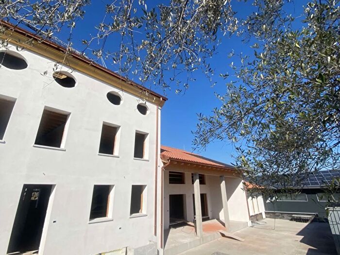 Casa con 7 locali in vendita in Via Marsan, Marostica