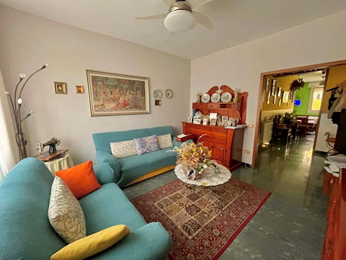 Appartamento con 6 locali in vendita in Via Massa, Firenze