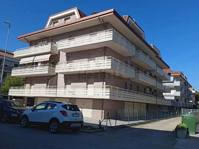 Appartamento con 7 locali in affitto in Martinsicuro