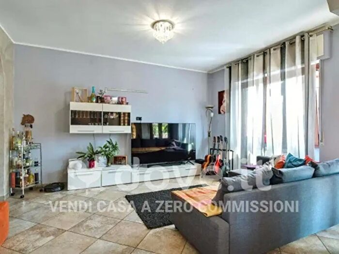 Appartamento quadrilocale in vendita in Via Monsignor Ambrogio Trezzi, Vedano Olona
