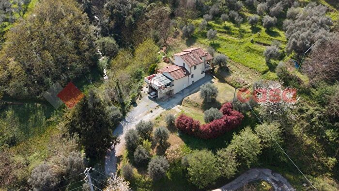Casa con 5 locali in vendita in Via del Castello, Villa Basilica