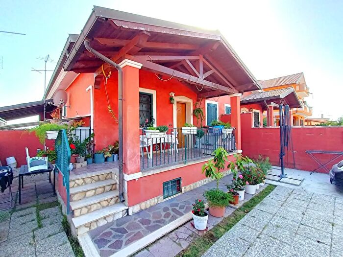 Casa quadrilocale in vendita in Via Olbia Snc, Ardea