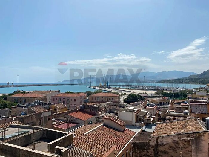 Appartamento con 6 locali in vendita in Via Gisira, Termini Imerese
