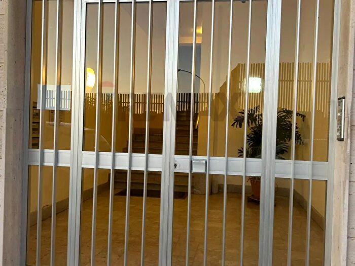 Appartamento con 7 locali in vendita in Via Federico De Roberto, Caltanissetta