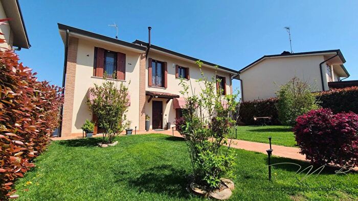 Casa con 5 locali in vendita in Strada Privata Quintavalla, Collecchio