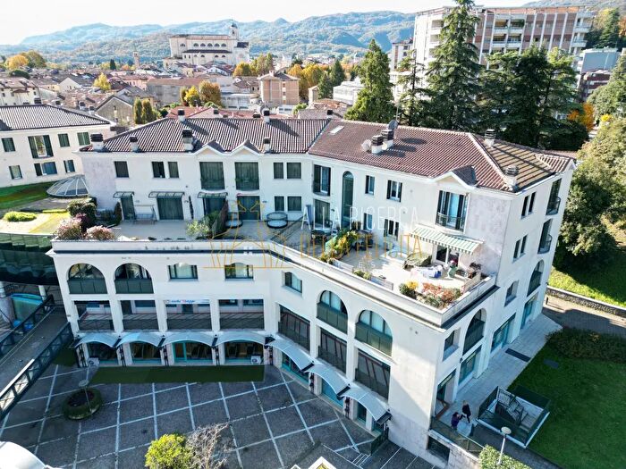 Appartamento quadrilocale in vendita in Via Baratto, Schio