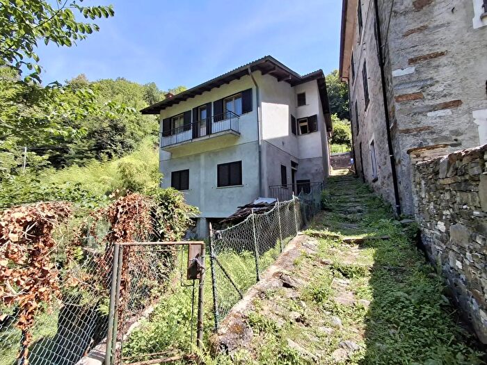 Casa quadrilocale in vendita in Ponte Falmenta, Valle Cannobina