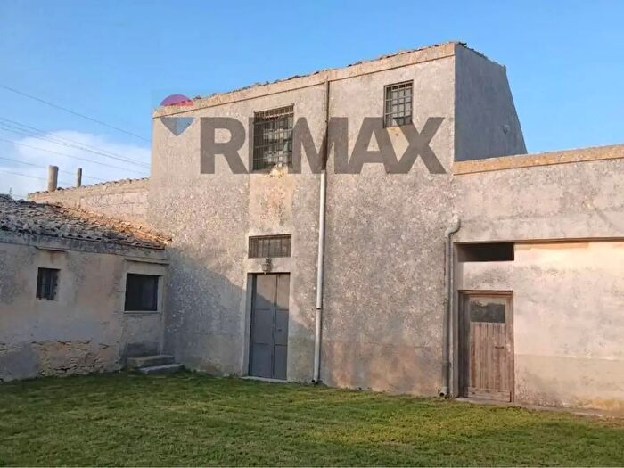 Casa con 9 locali in vendita in Cda Serra Garofalo, Ragusa