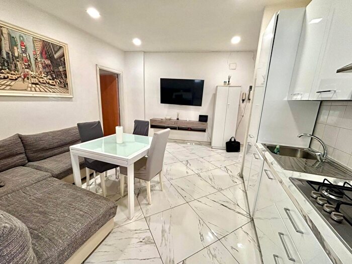 Appartamento trilocale in vendita in Via Montello, Alessandria