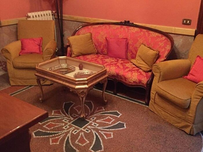 Casa con 6 locali in vendita in Centro, Carrara