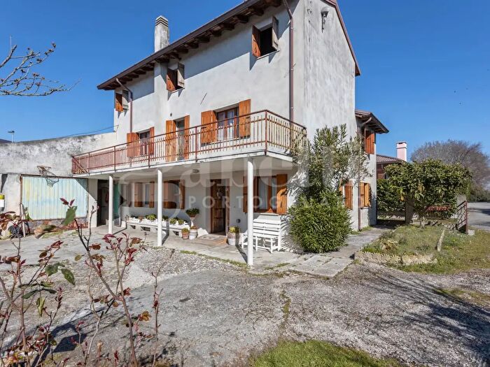 Casa con 6 locali in vendita in Via Ettore Tito, Portogruaro