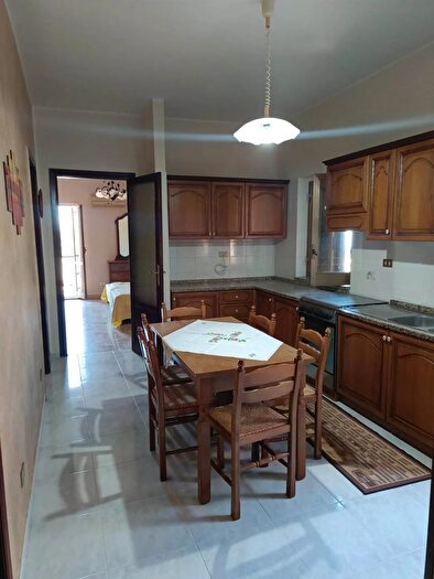 Appartamento trilocale in vendita in Via Umberto Caronia, Caronia