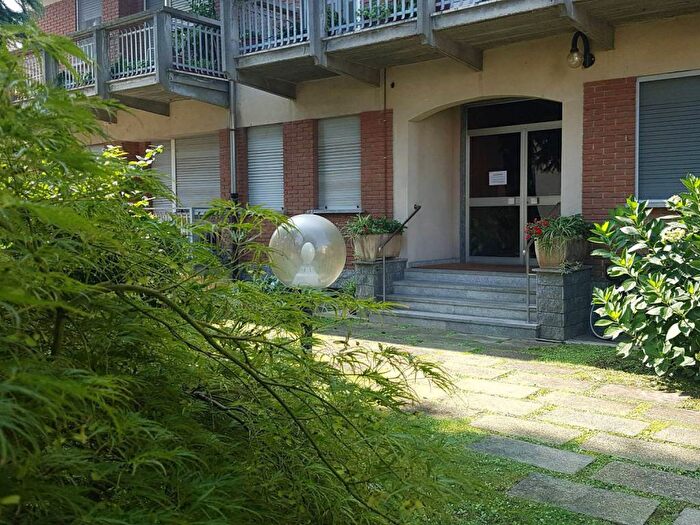 Appartamento con 5 locali in affitto in Via Bona di Savoia, Città Giardino, Pavia