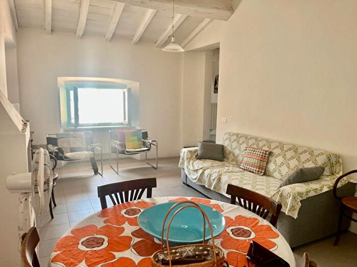 Appartamento trilocale in vendita in a Palestro, Massa