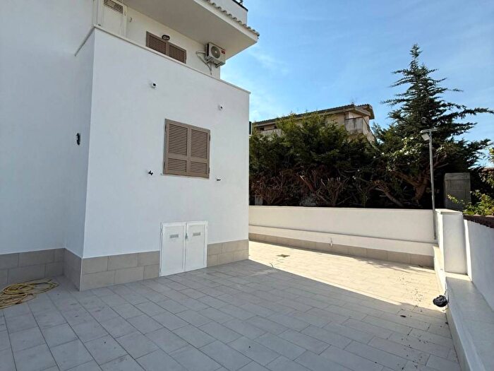 Casa quadrilocale in affitto in Via Vicinale Massariola, Licola Paese, Giugliano in Campania