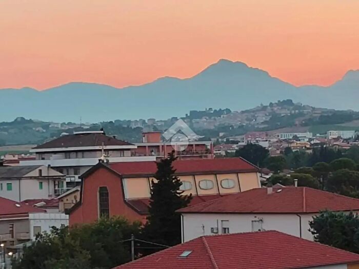 Appartamento quadrilocale in vendita in Via Piomba, Pescara