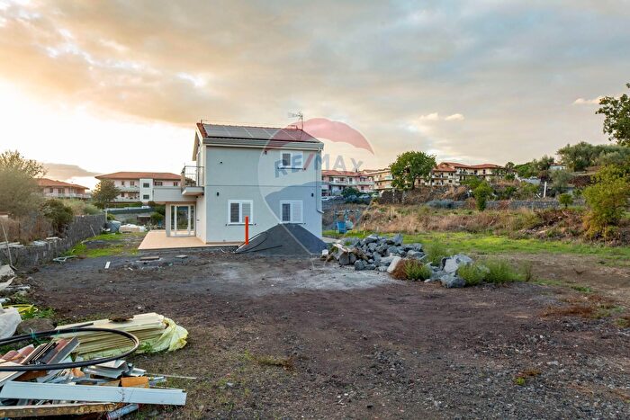 Casa con 7 locali in vendita in Via Ravanusa, Tremestieri Etneo