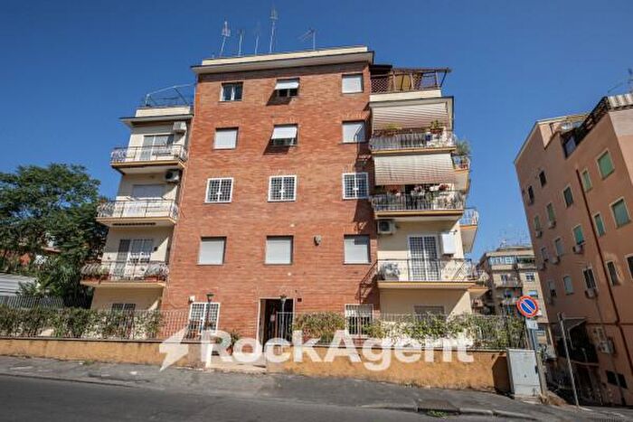 Appartamento trilocale in vendita in Via dei Durantini, Roma
