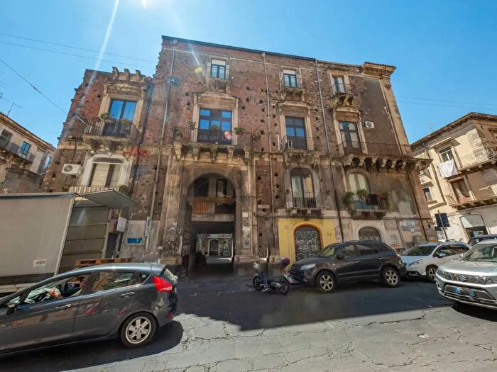 Appartamento con 9 locali in vendita in Via Vittorio Emanuele II, Catania