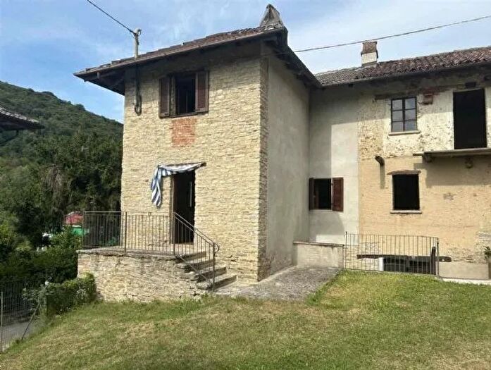 Casa con 5 locali in vendita in Mango Cuneo, Mango