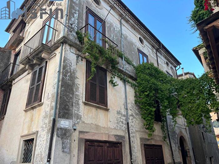 Appartamento quadrilocale in affitto in Via Raffaele Gaudio, Centro, Mendicino