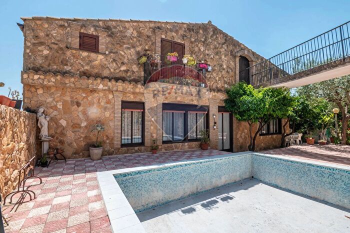 Casa con 6 locali in vendita in Via del Castello Snc, Mirabella Imbaccari