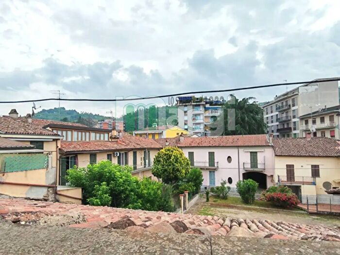 Casa con 15 locali in vendita in Via Emilia, Broni
