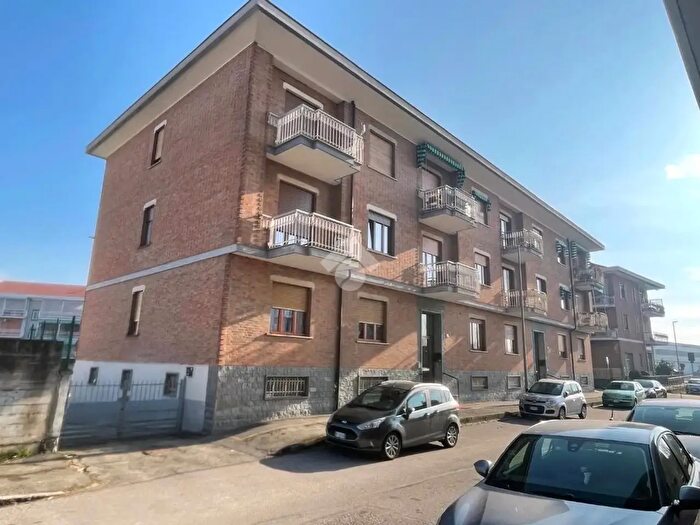 Appartamento trilocale in vendita in Via Cattaneo, Moncalieri