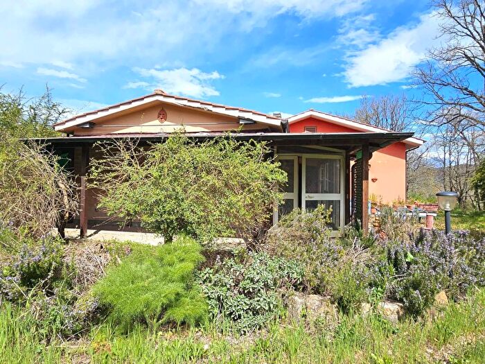 Casa con 5 locali in vendita in Strada della Chiusa di Vallerianni, Barbarano Romano