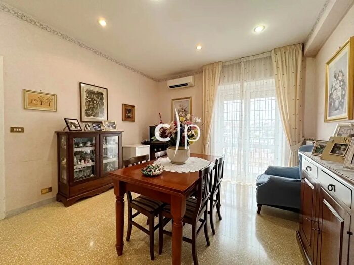 Appartamento bilocale in vendita in Via dei Carraresi, Roma