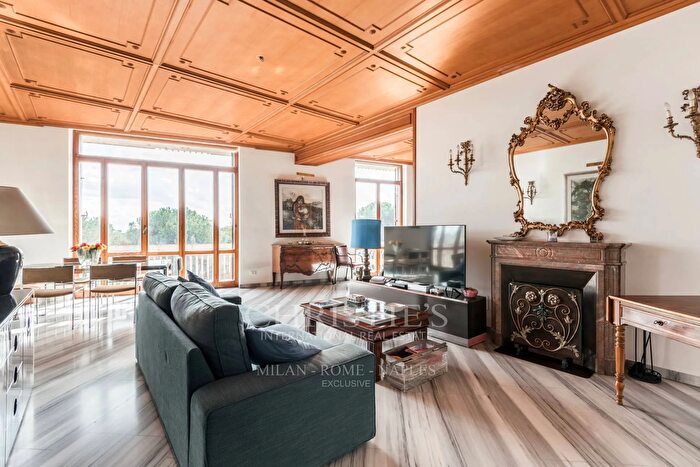 Appartamento con 8 locali in vendita in Via della Camilluccia, Roma