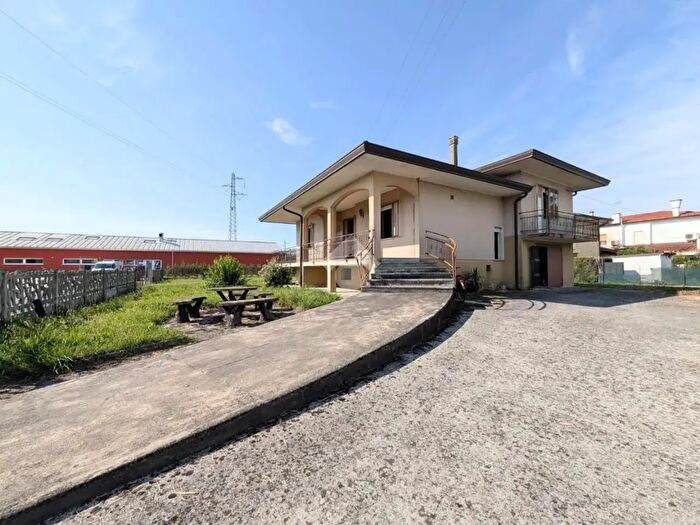Casa quadrilocale in vendita in Via Schiavonia, Preganziol
