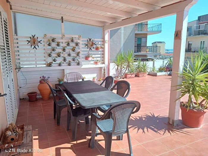 Casa quadrilocale in affitto in Via Crotone Vico, Catanzaro Lido, Catanzaro