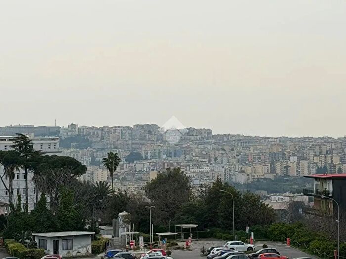 Appartamento con 5 locali in vendita in Viale Colli Aminei, Napoli