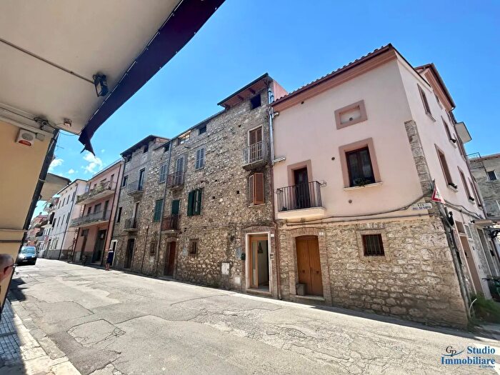 Casa con 8 locali in vendita in in Via degli Ausoni, Fondi