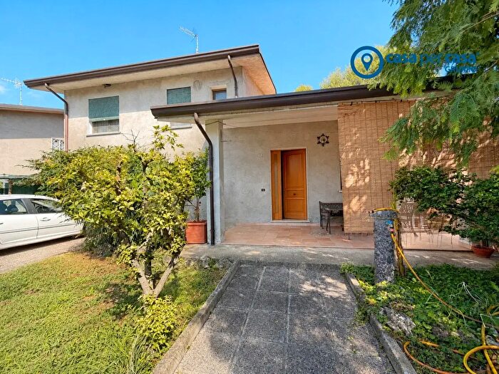 Casa quadrilocale in vendita in Via Don G Breda, Vescovana