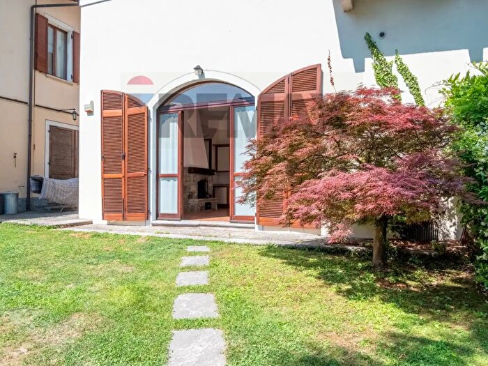 Appartamento bilocale in vendita in Via Vittorio Veneto, Nebbiuno