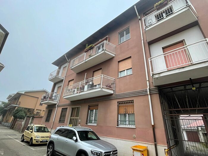 Appartamento quadrilocale in vendita in Via Ipporidie, Robbio