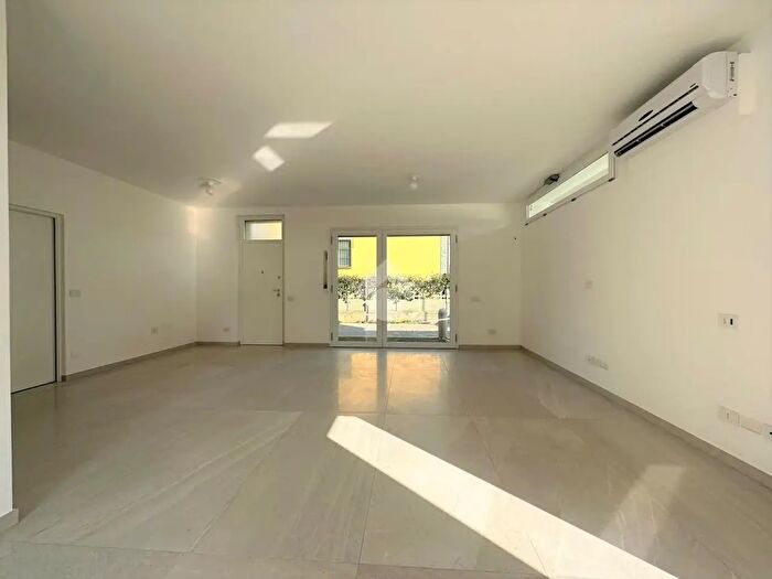 Appartamento quadrilocale in vendita in Via Contardo Ferrini, Carugate