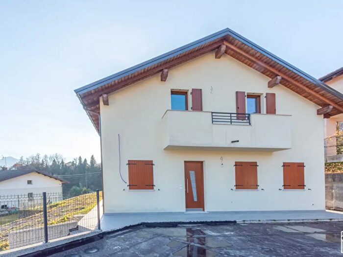 Casa con 11 locali in vendita in Via Faont, Pedavena