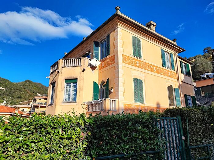 Appartamento con 7 locali in vendita in Via Privata Mimose, Rapallo