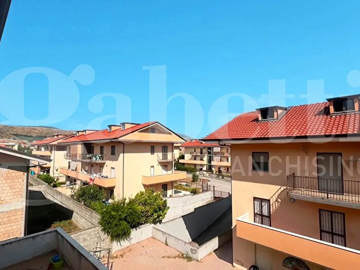 Appartamento con 5 locali in vendita in Via Iardino, Vitulazio