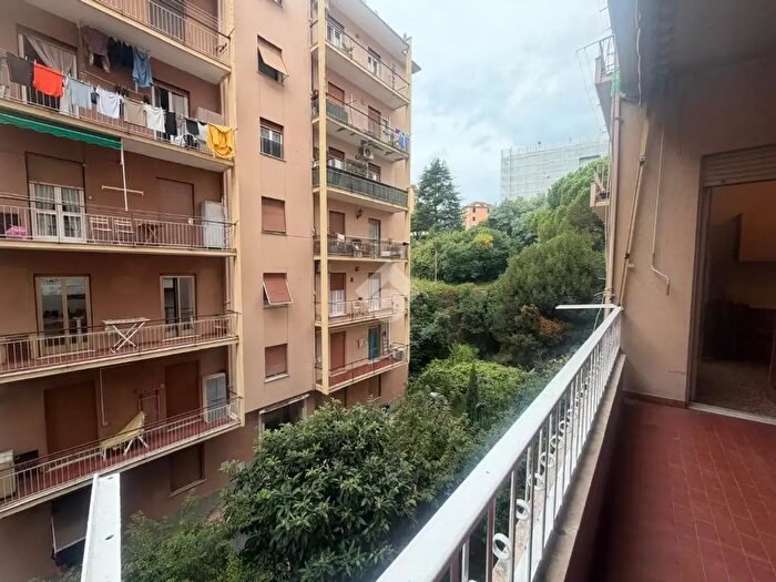 Appartamento trilocale in vendita in Via Jacopo Bonfadio, Genova